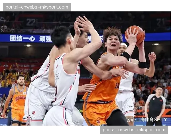 季后赛首战：上海久事加时124-121险胜深圳马可波罗，王哲林砍下35+18