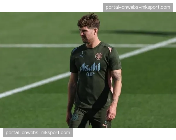 曼城后卫斯通斯：谈论自己从中卫到中场的位置转型与适应