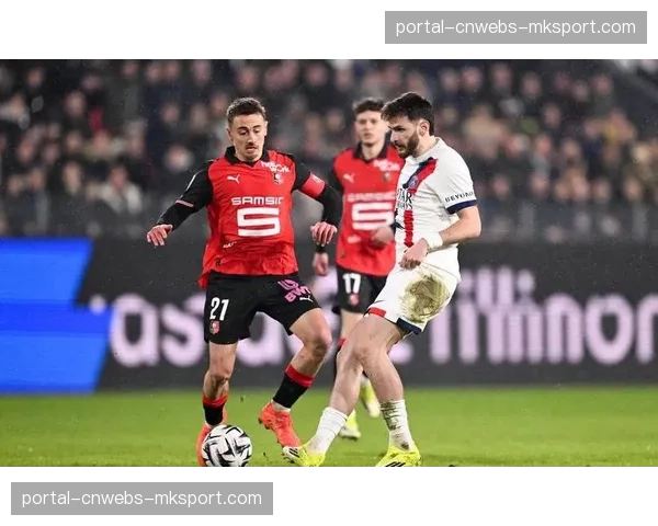 全场结束：巴黎圣日耳曼3-1逆转里昂，提前三轮卫冕成功